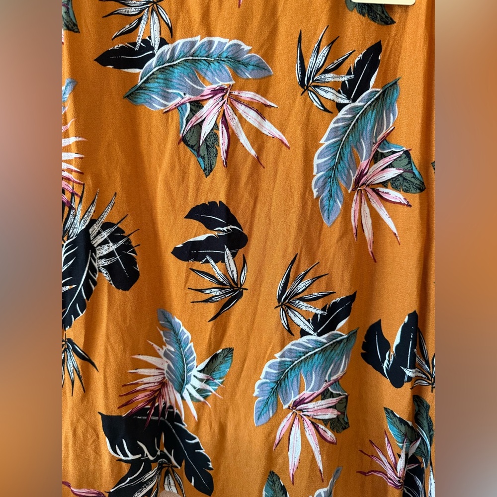 NWT Boutique Flowy Tropical Open back long sleeve top - Picture 3 of 5